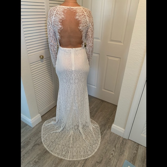 Vow’d elegant lace wedding dress size 2 - Picture 2 of 3